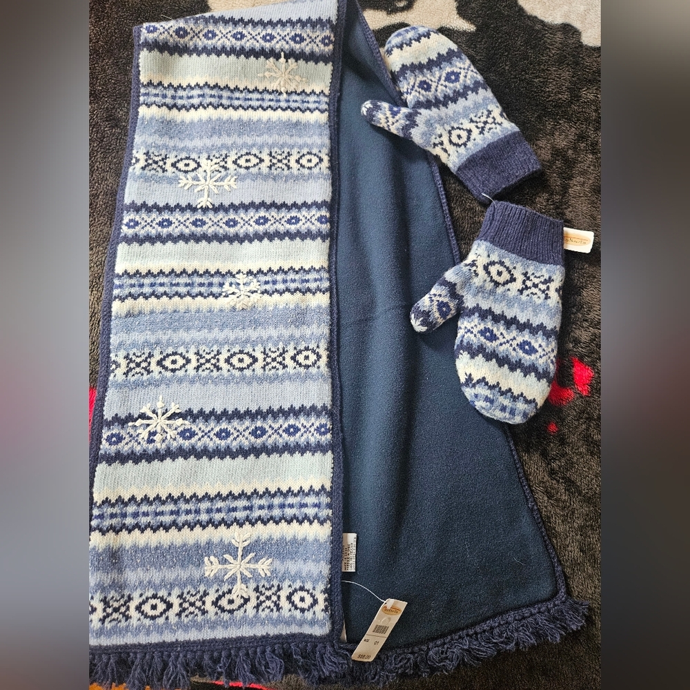 Vintage Lambs Wool Talbots Navy and White Knit Scarf